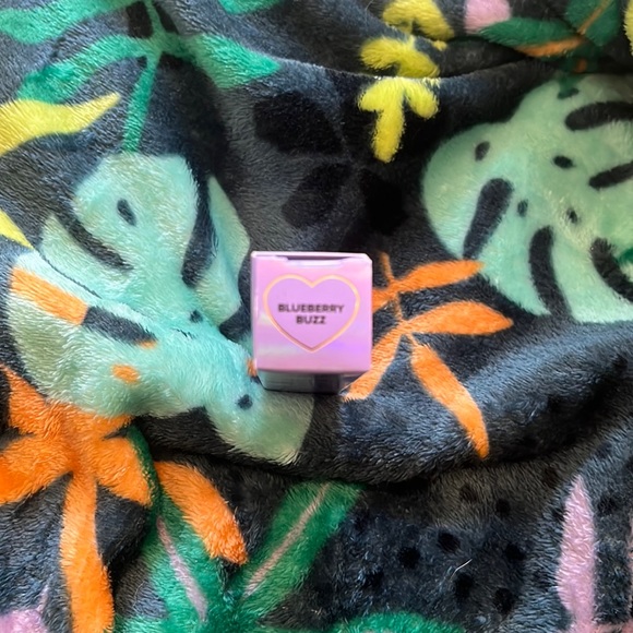 Too Faced Lip Injection Maximum Plump Strength Plumper Gloss -blueberry buzz - Picture 5 of 6